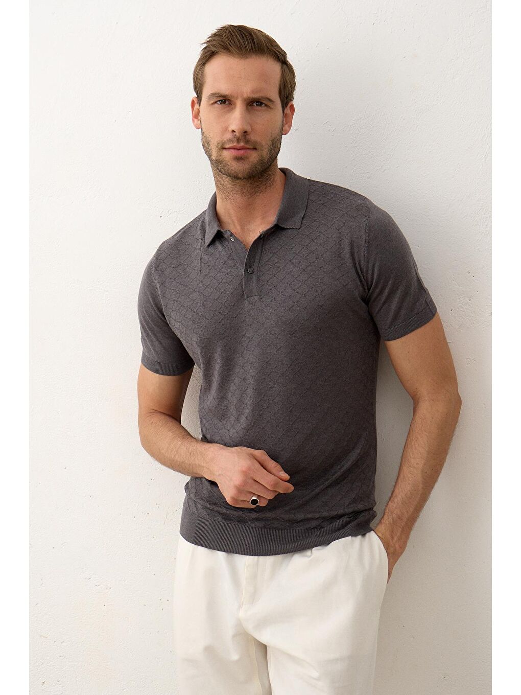 Erkek Yumuşak Dokulu Slim-Fit Polo Yaka İnce Triko Tişört Antrasit-3