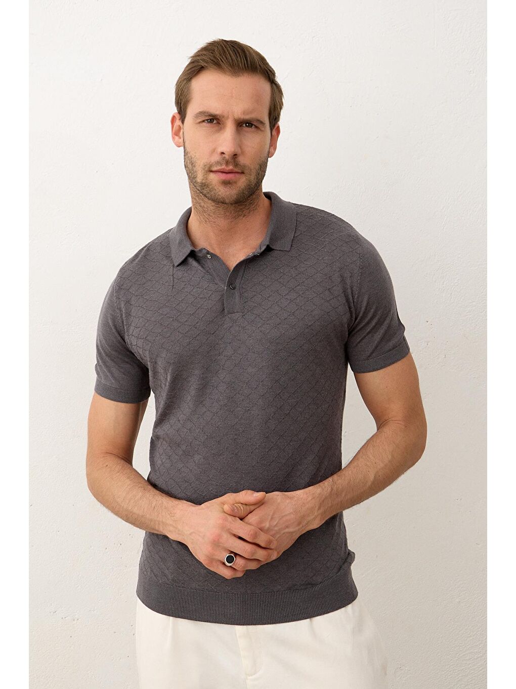 Erkek Yumuşak Dokulu Slim-Fit Polo Yaka İnce Triko Tişört Antrasit-5