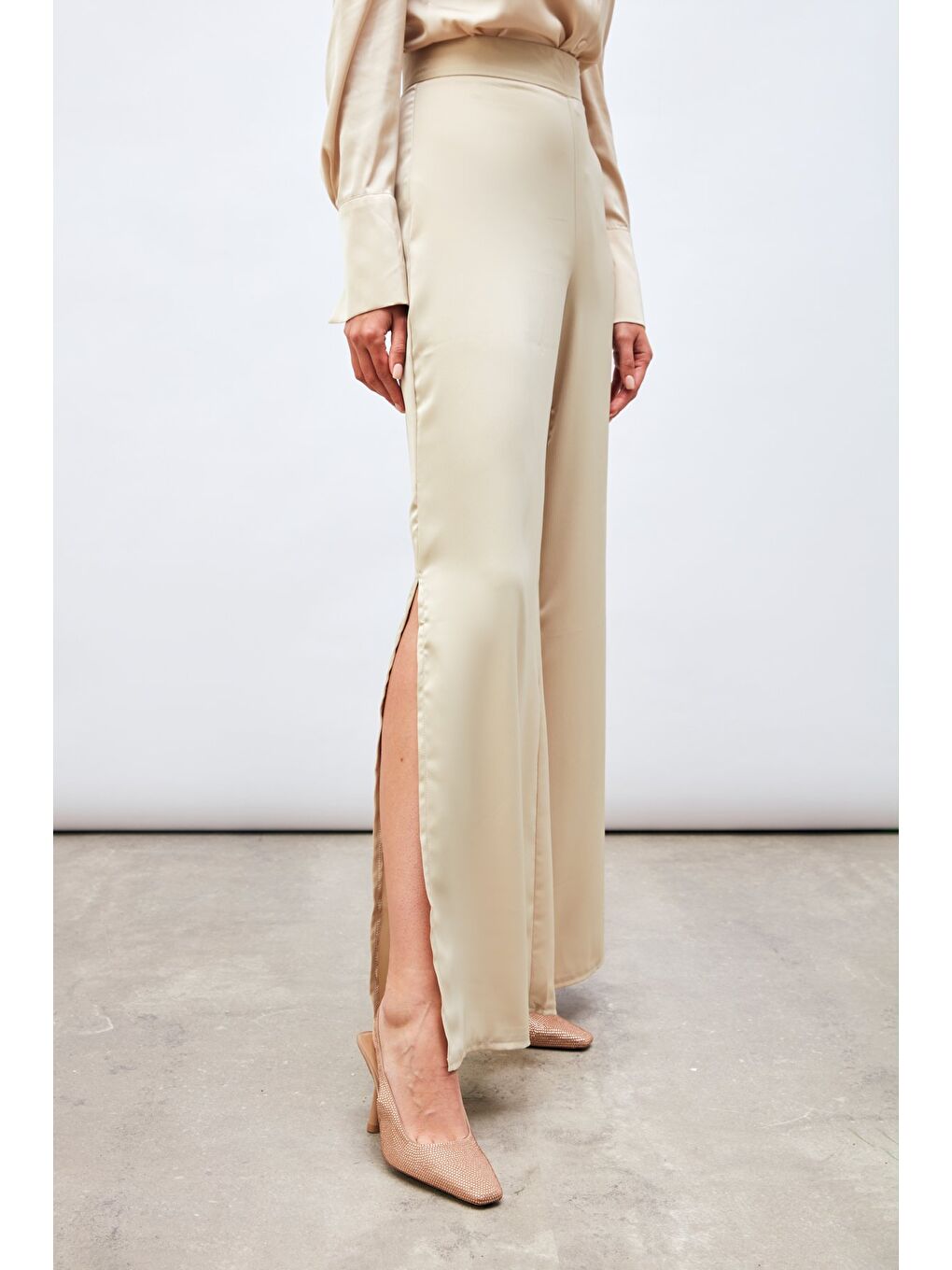 Yırtmaç Detaylı Saten Pantolon - Bej-5