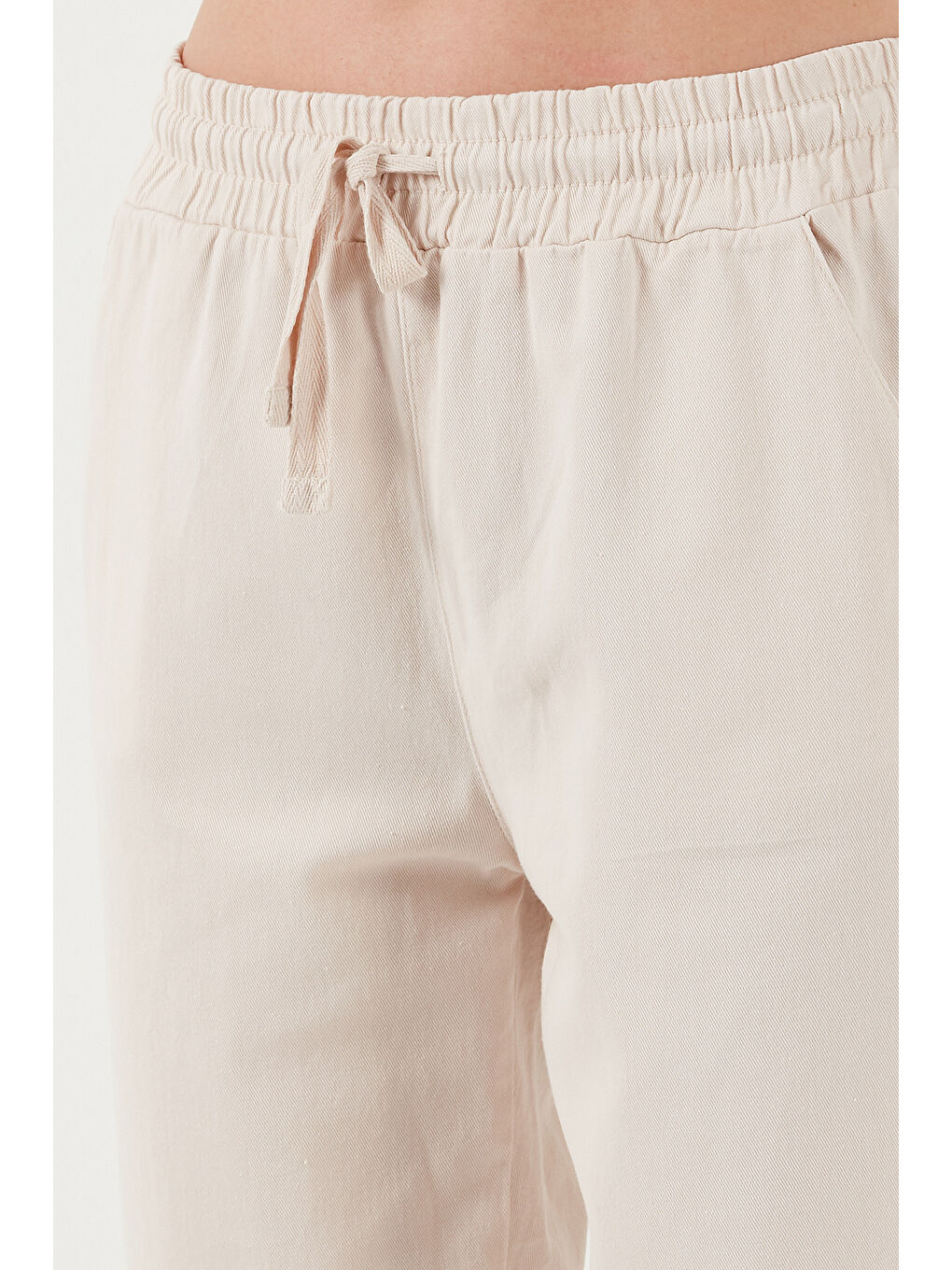 Bej Pamuklu Normal Bel Regular Fit Düz Paça Kadın Pantolon 668Yp42282S4-5
