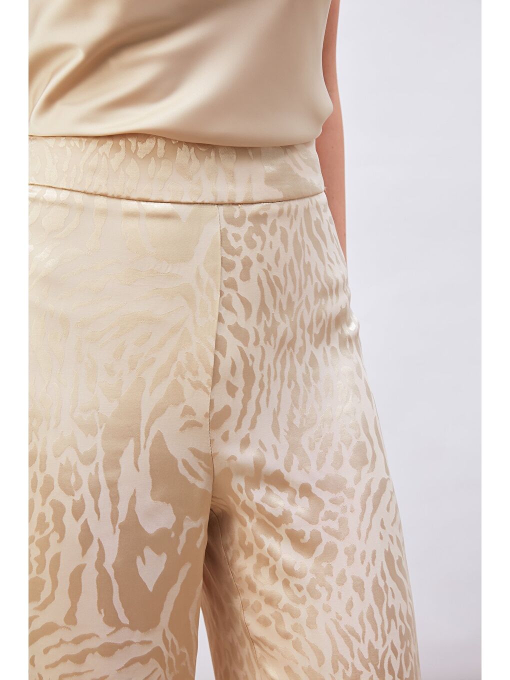 Desenli Saten Pantolon - Bej-7