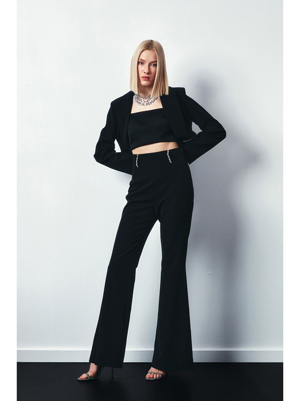 Taş Detaylı İspanyol Paça Pantolon - Siyah