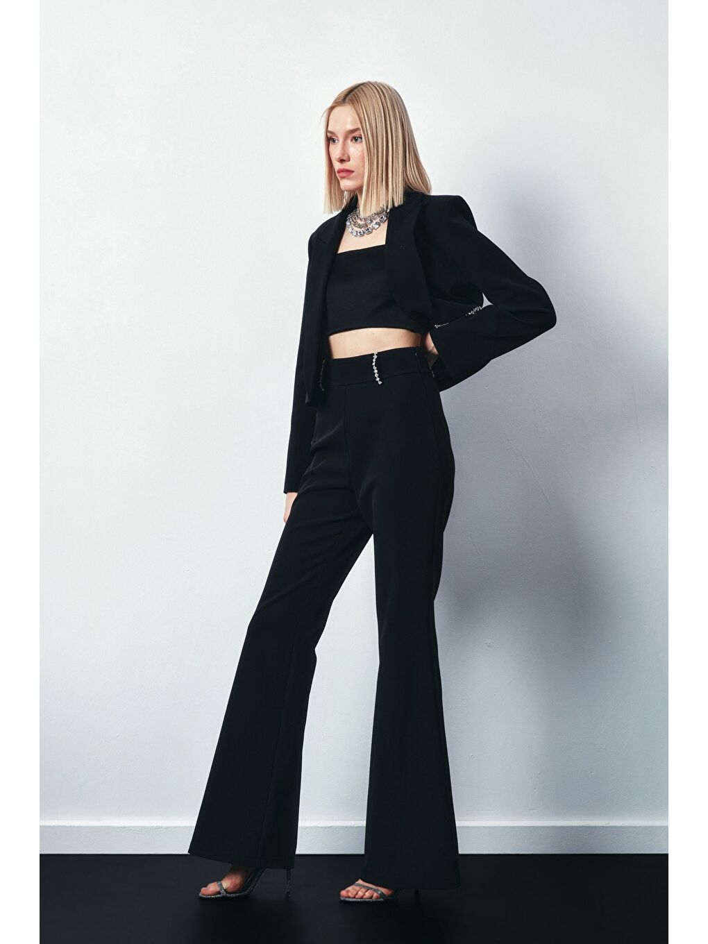 Taş Detaylı İspanyol Paça Pantolon - Siyah-2