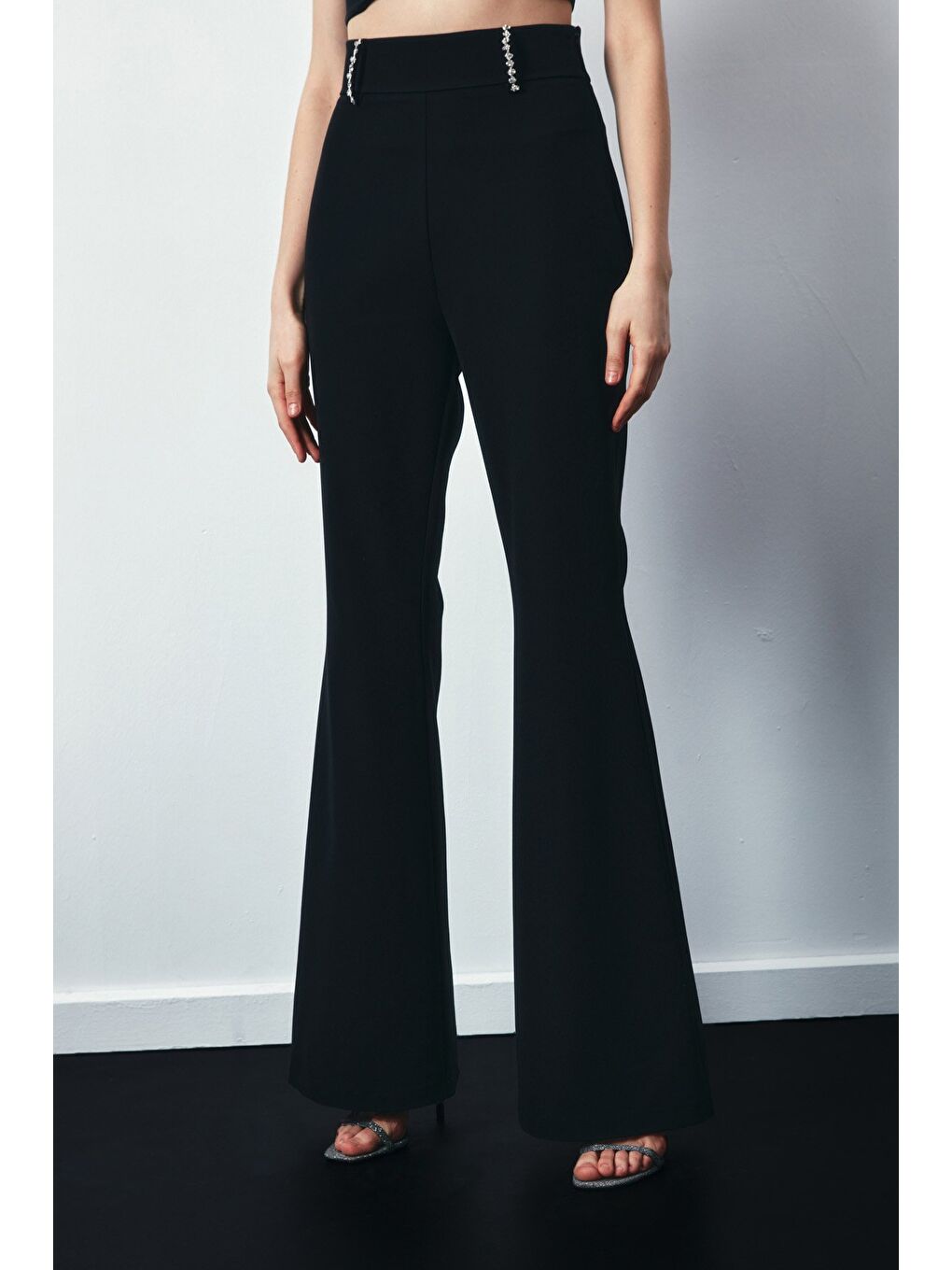 Taş Detaylı İspanyol Paça Pantolon - Siyah-3