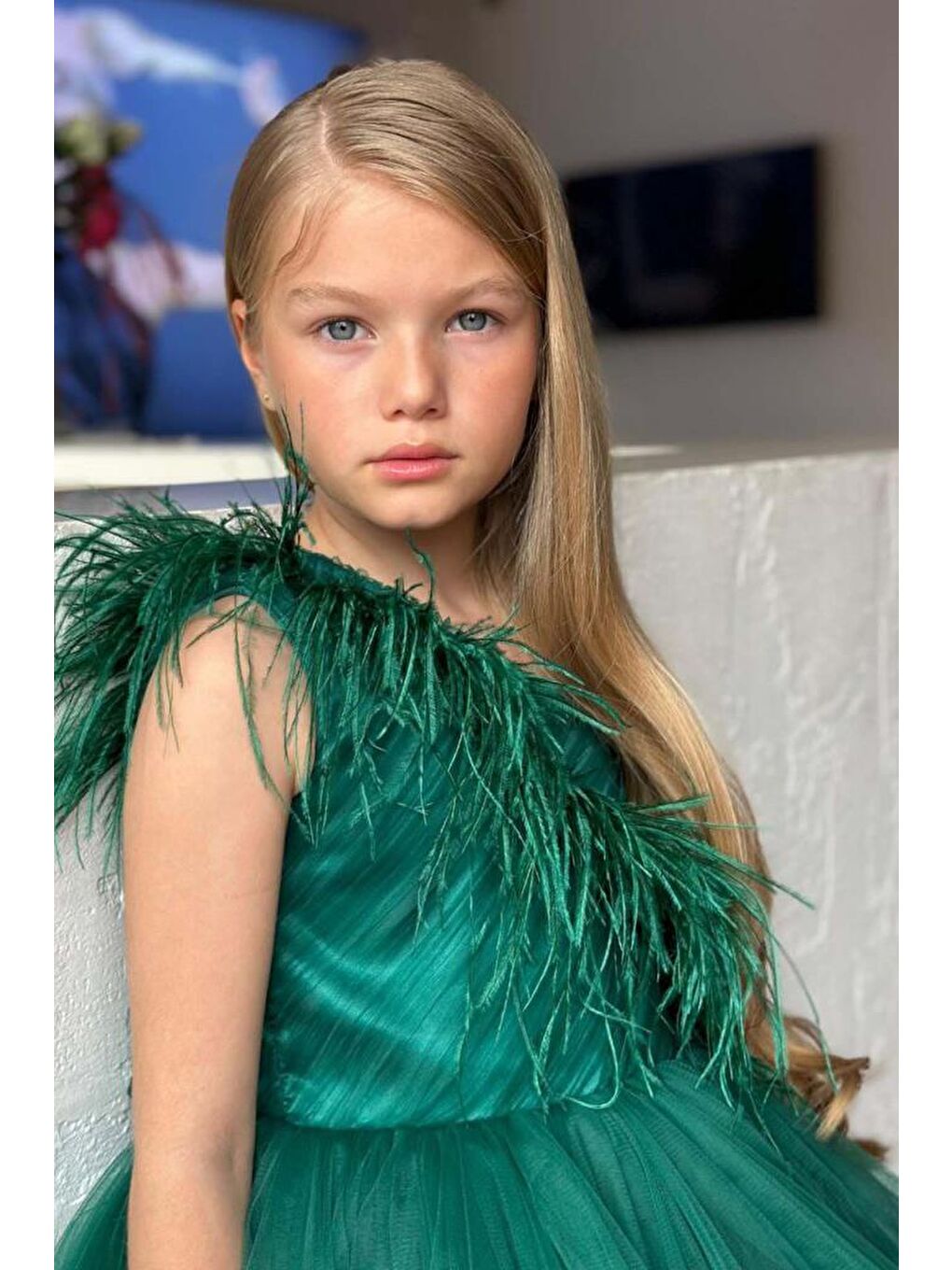 Kız Çocuk Omuzdan Göğse Tüylü Tek Omuz Eteği Kabarık Tüllü Yeşil Abiye-2