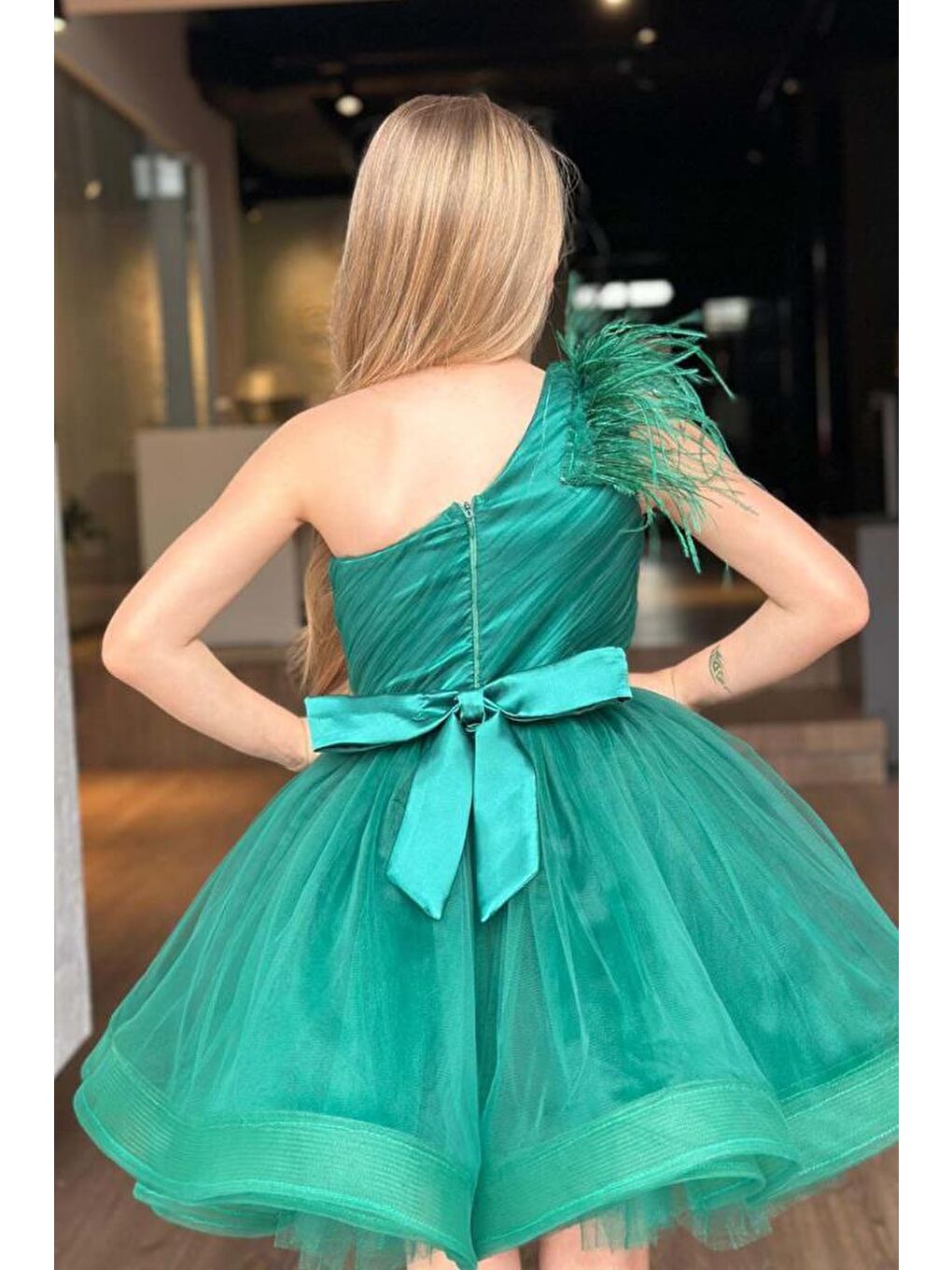 Kız Çocuk Omuzdan Göğse Tüylü Tek Omuz Eteği Kabarık Tüllü Yeşil Abiye-3