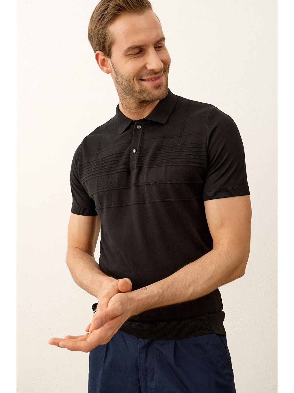 Siyah Erkek Çizgi Desenli Slim-Fit Kalıp Yazlık Triko Tişört-5