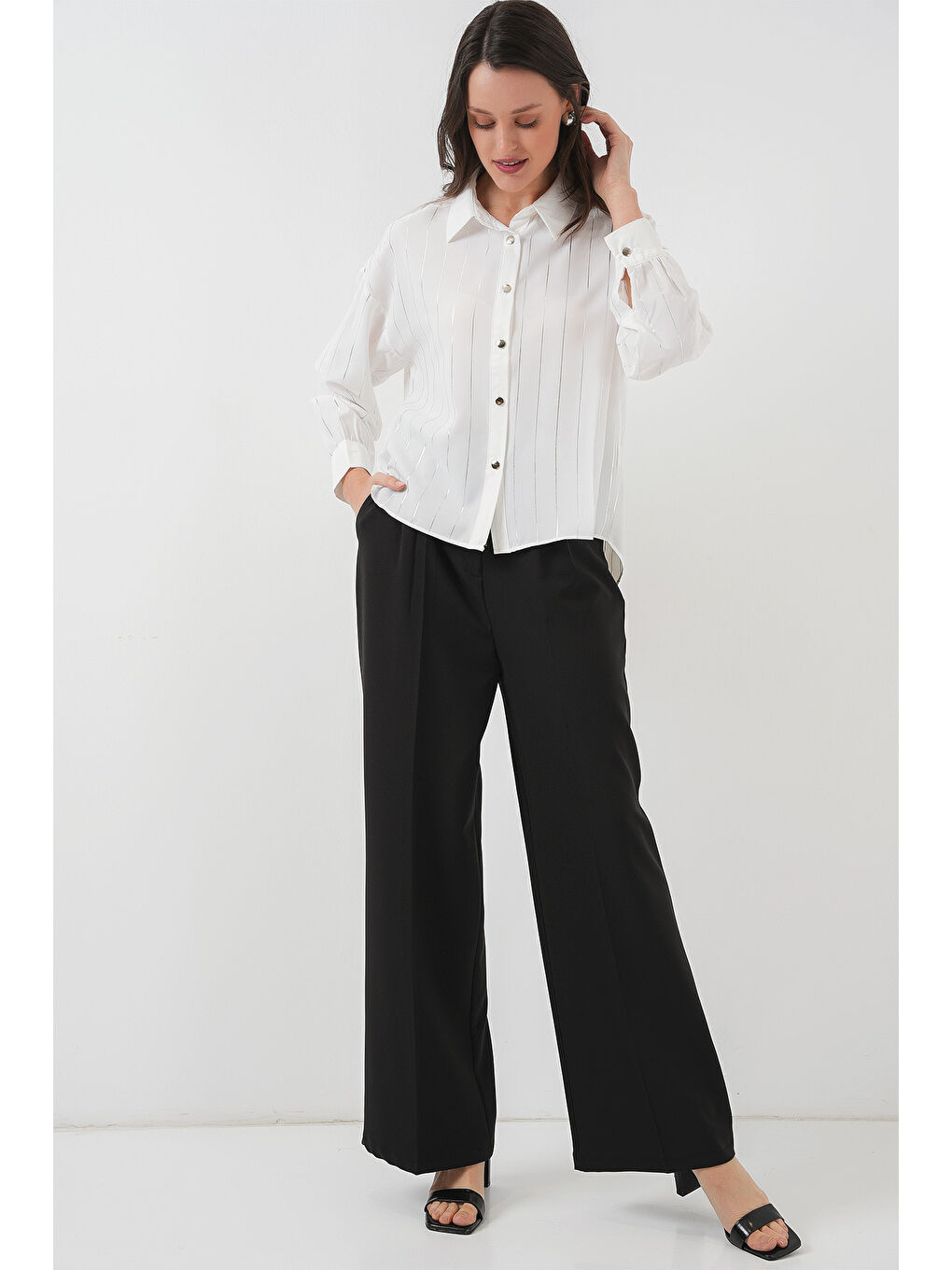 Kadın Beyaz Gümüş Çizgili Gömlek 5924