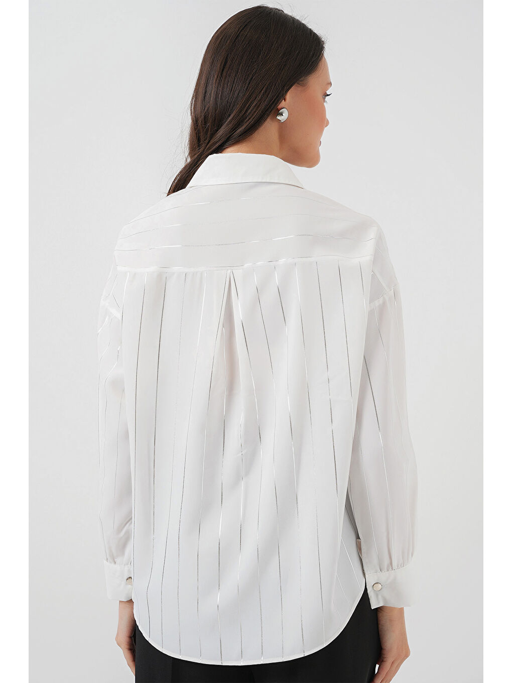 Kadın Beyaz Gümüş Çizgili Gömlek 5924-4