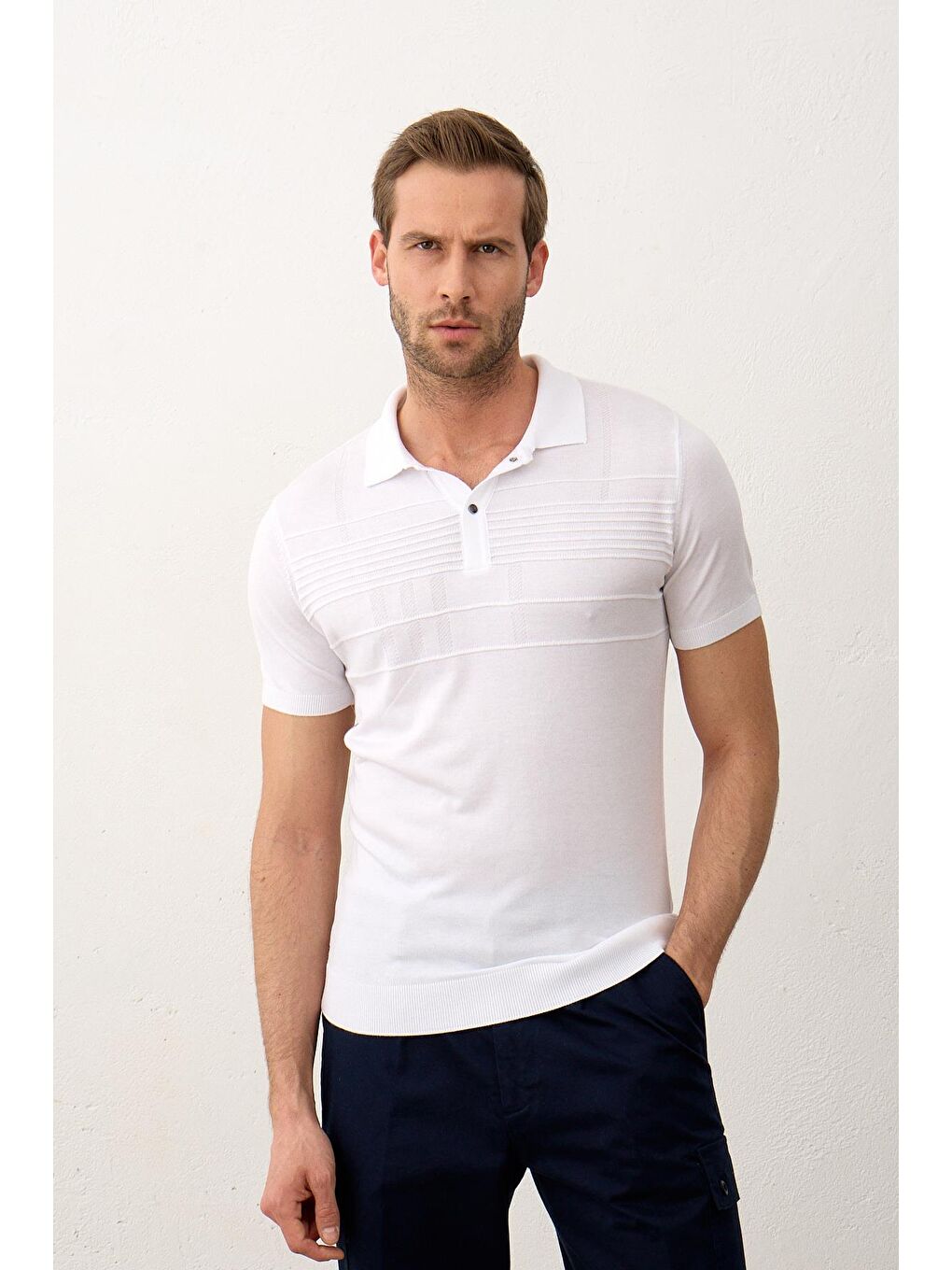 Beyaz Erkek Çizgi Desenli Slim-Fit Kalıp Yazlık Triko Tişört-3