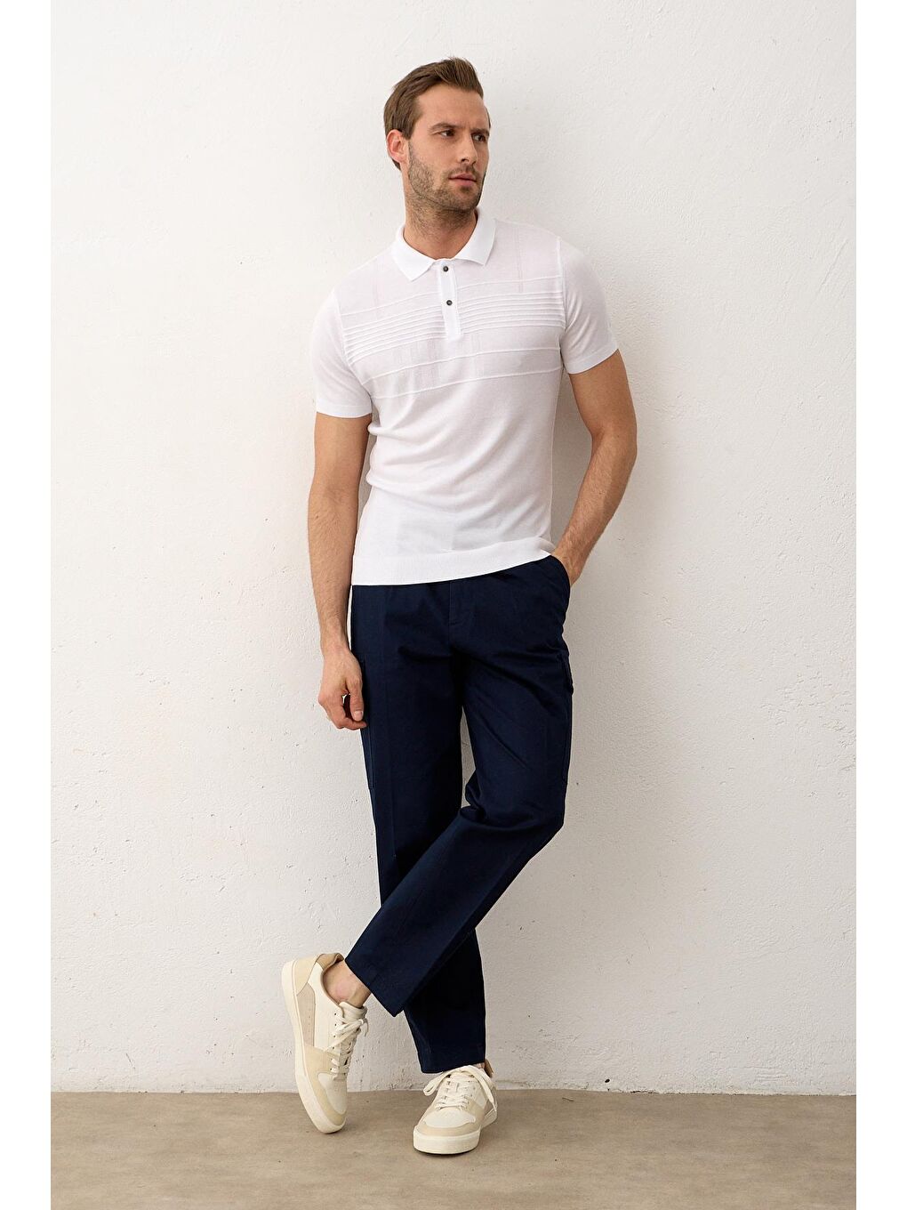 Beyaz Erkek Çizgi Desenli Slim-Fit Kalıp Yazlık Triko Tişört-4