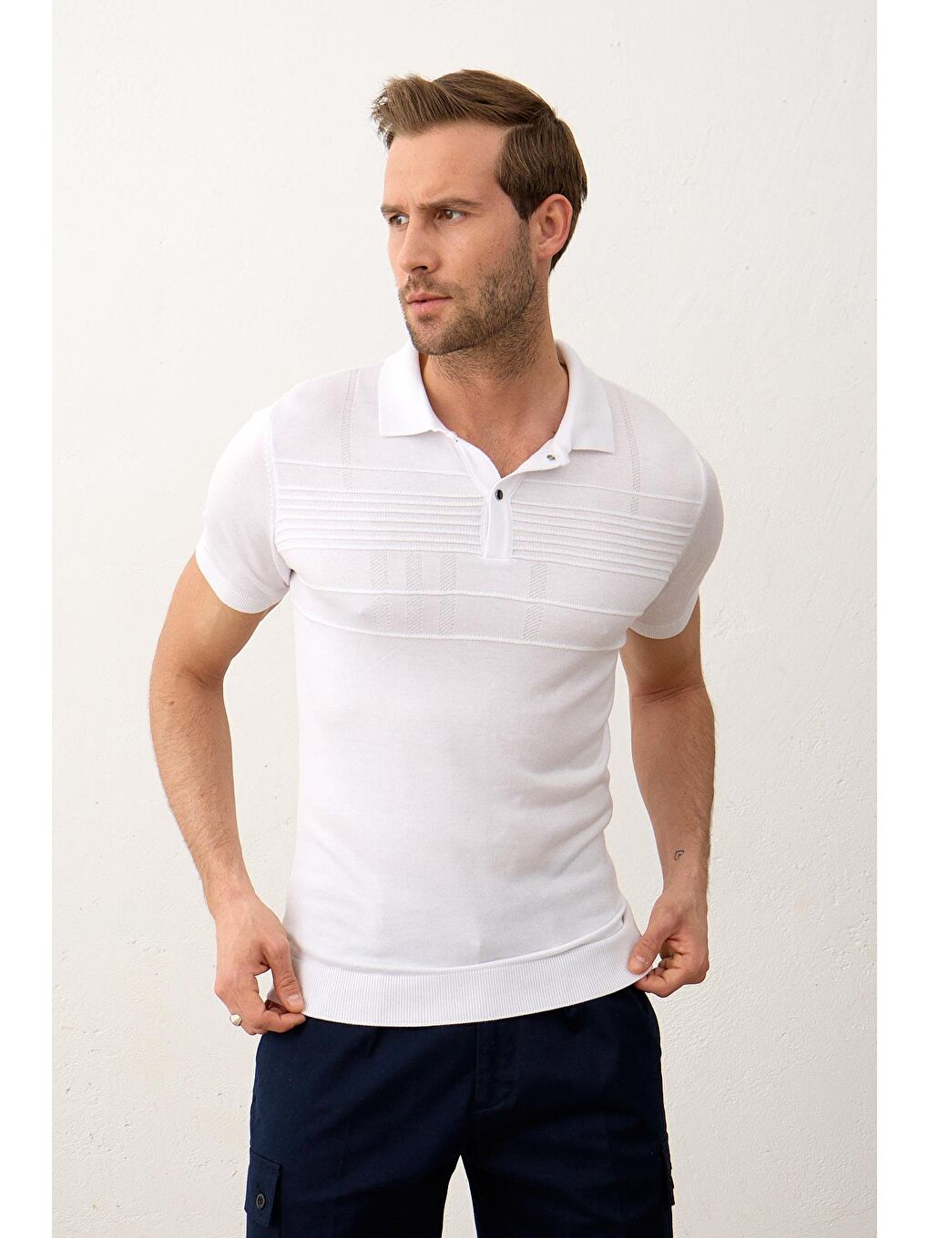 Beyaz Erkek Çizgi Desenli Slim-Fit Kalıp Yazlık Triko Tişört-5