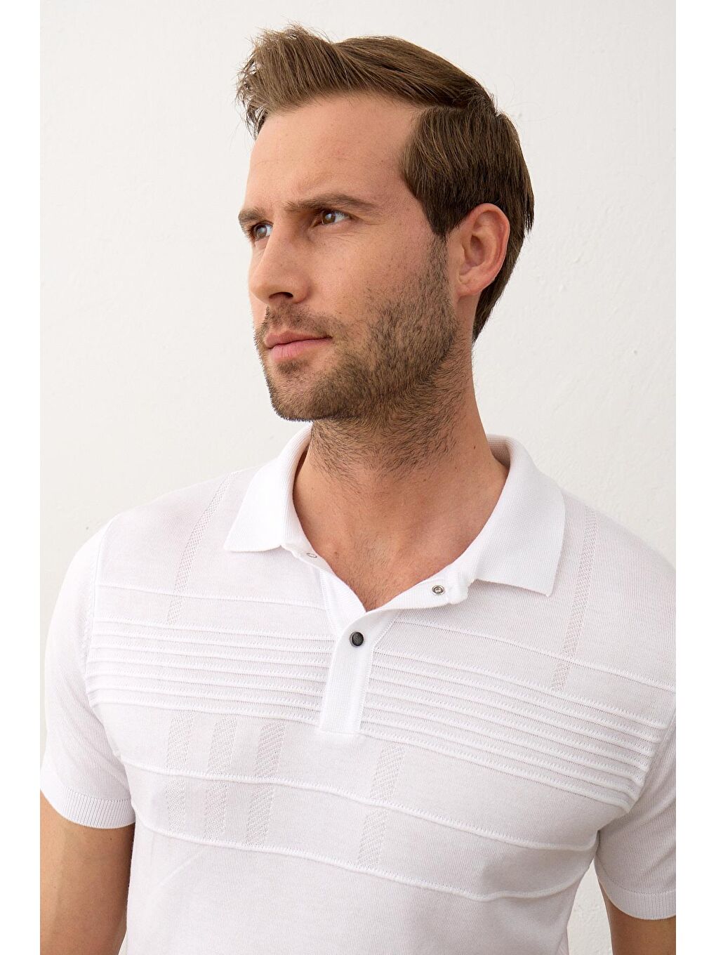 Beyaz Erkek Çizgi Desenli Slim-Fit Kalıp Yazlık Triko Tişört-6