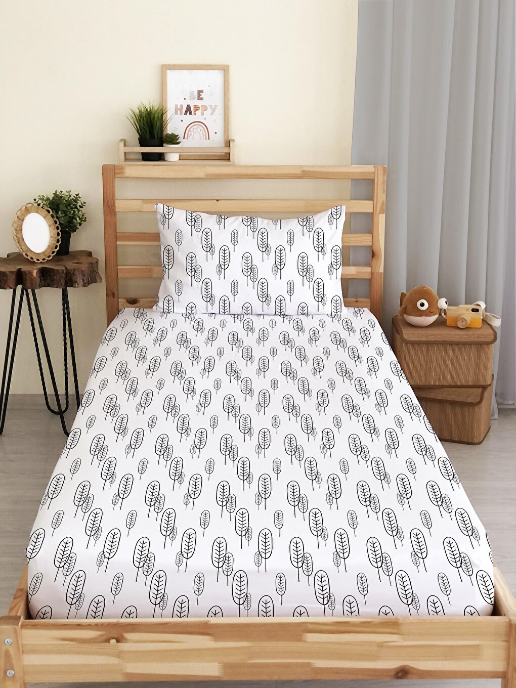 Karışık Yaprak Desen Baskılı Lastikli Çarşaf Seti Beyaz 100x200 cm