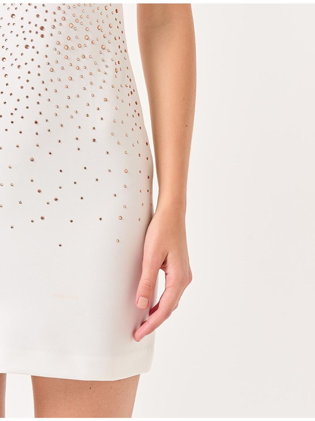 Beyaz Bisiklet Yaka Kolsuz Taş Baskılı Elbise-1