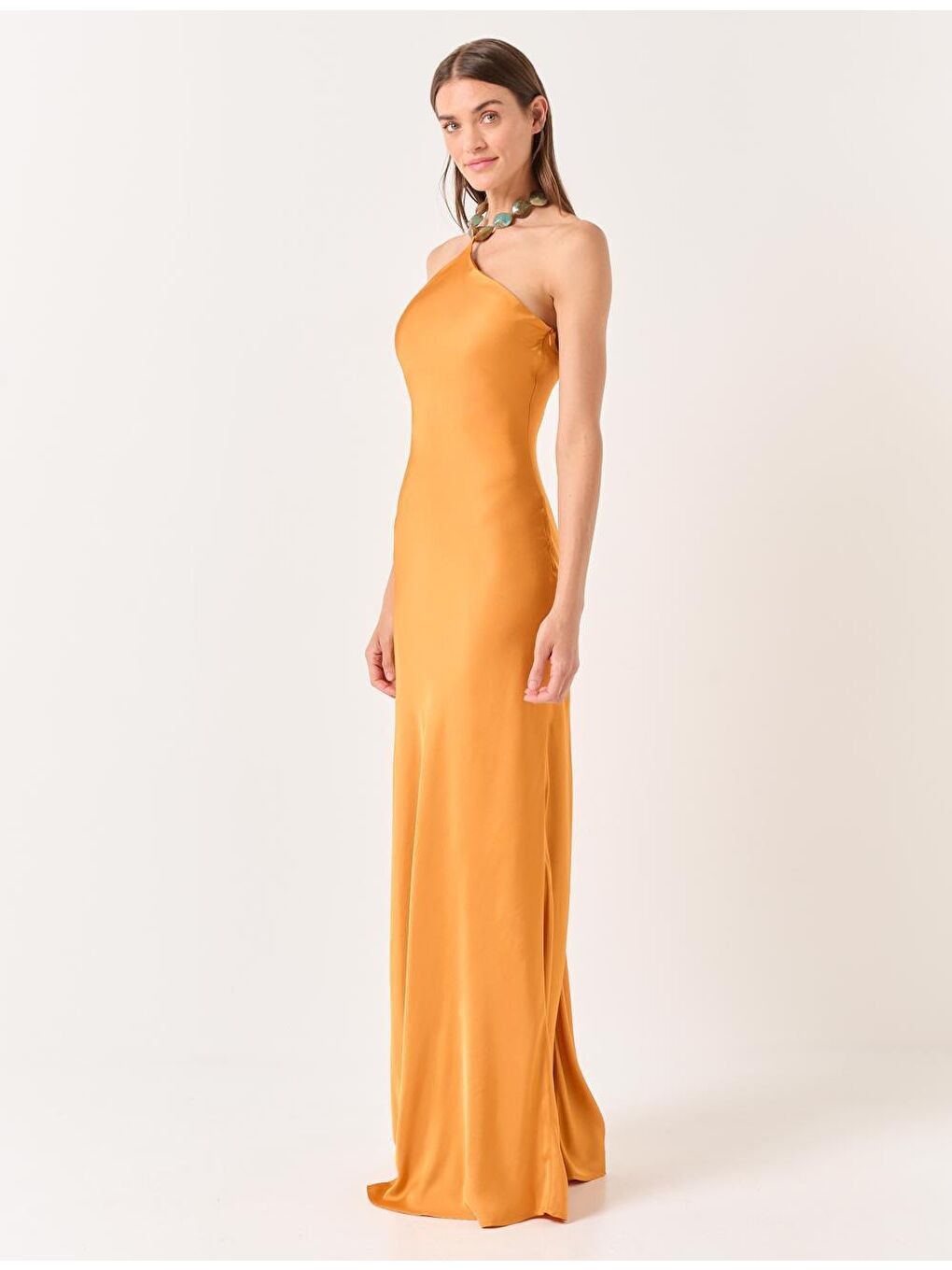 Sarı Hardal Doğal Taşlı Boyundan Bağlamalı Saten Elbise-2