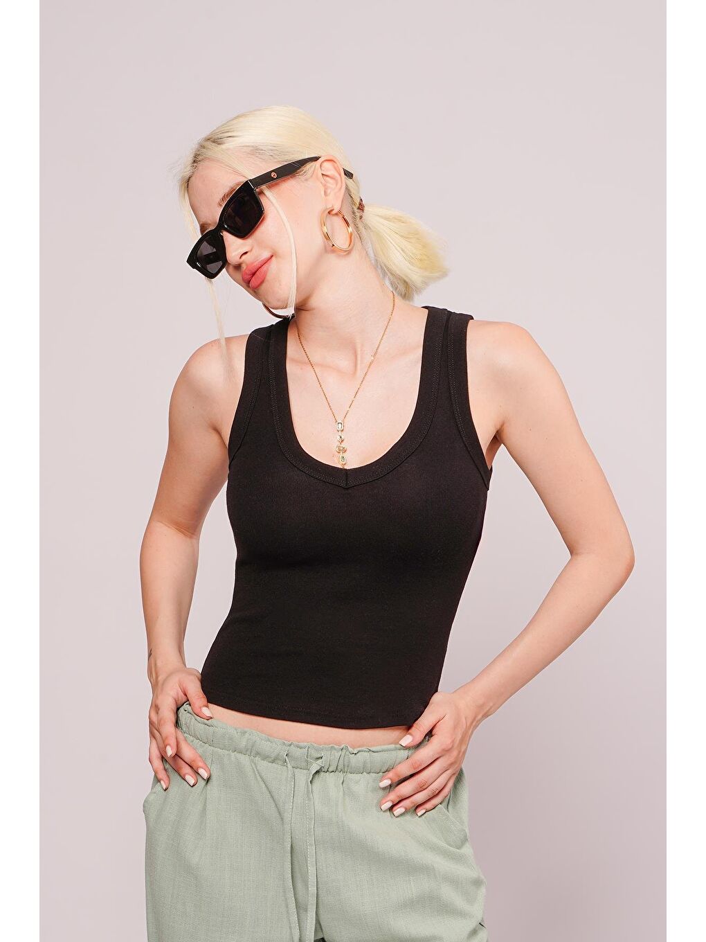 Siyah Derin V Yaka %100 Pamuklu Basic Kadın Atlet Mg2405-1