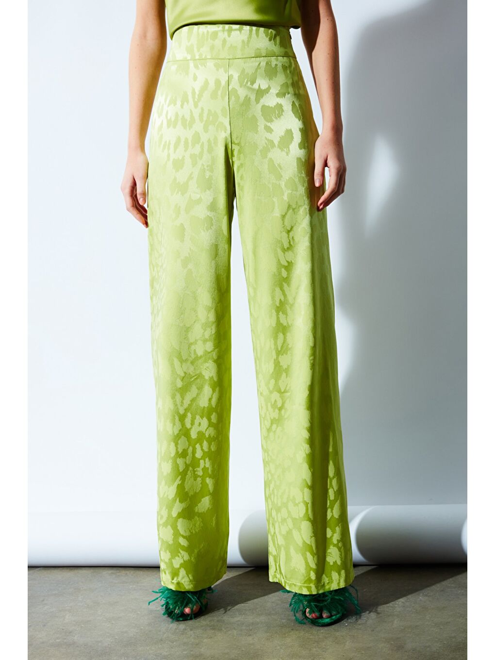 Desenli Saten Pantolon - Yağ Yeşili-6