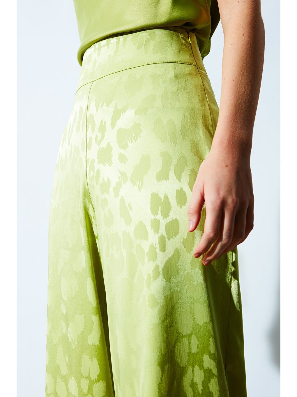 Desenli Saten Pantolon - Yağ Yeşili-7