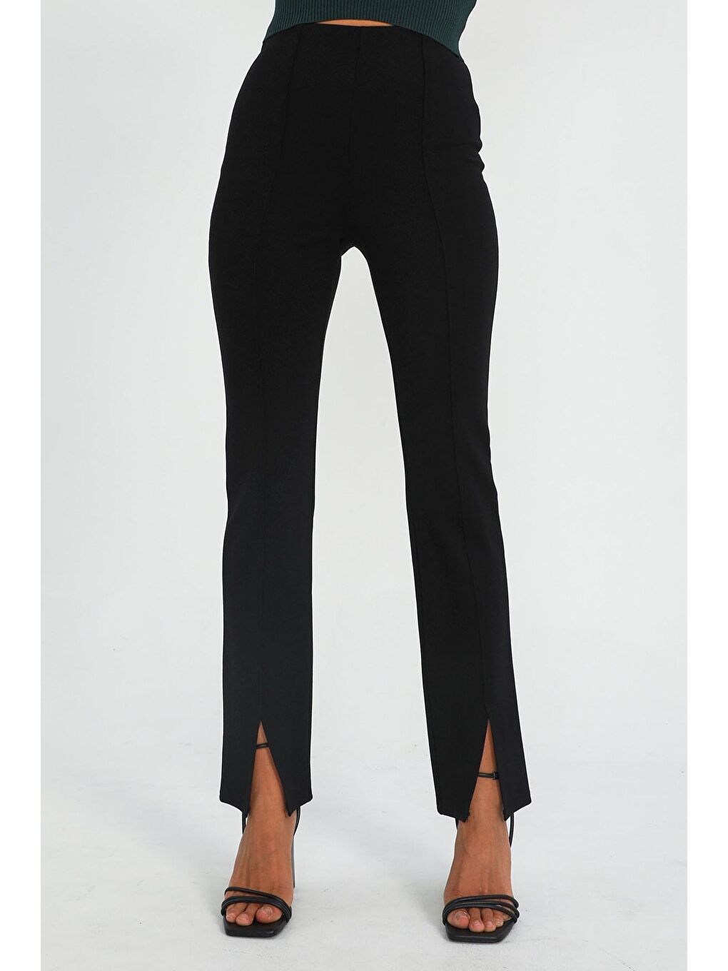 Siyah Yüksek Bel Paçası Yırtmaçlı Kadın Pantolon MG1651