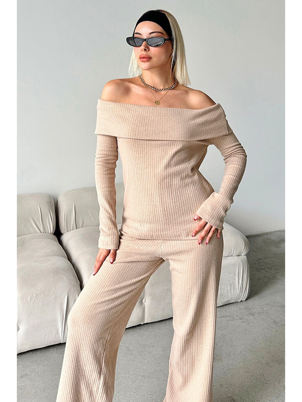 Bej Kadın Yumuşak Doku Madonna Yaka Alt-Üst Takım-1