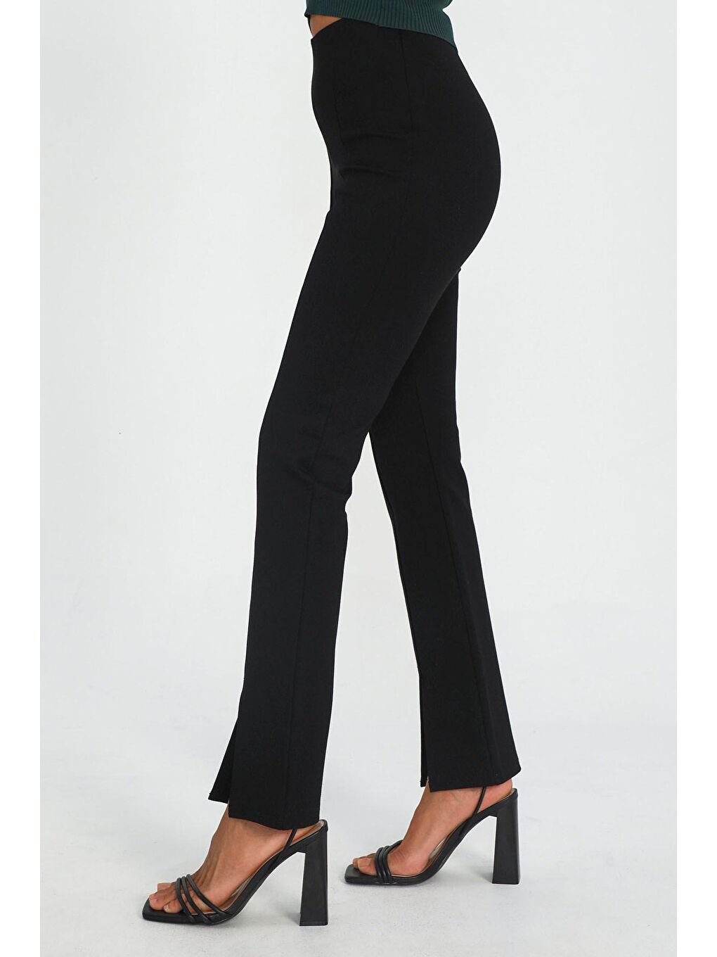 Siyah Yüksek Bel Paçası Yırtmaçlı Kadın Pantolon MG1651-3