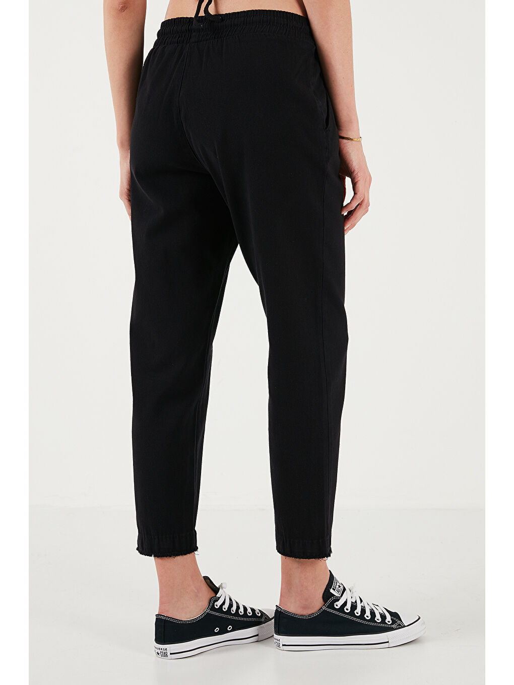 Siyah Pamuklu Normal Bel Regular Fit Düz Paça Kadın Pantolon 668Yp42282S4-5