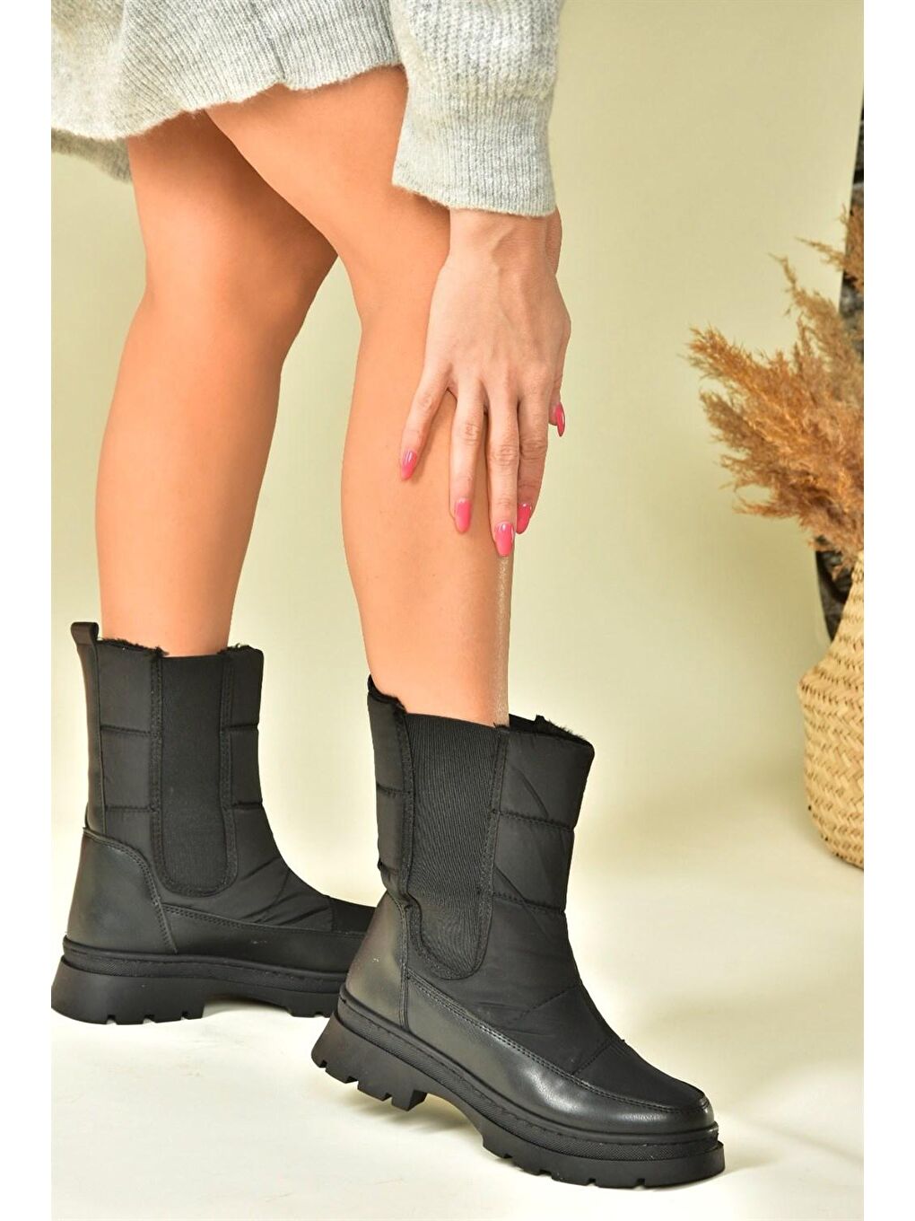 N8200012 Siyah Kadın Bot