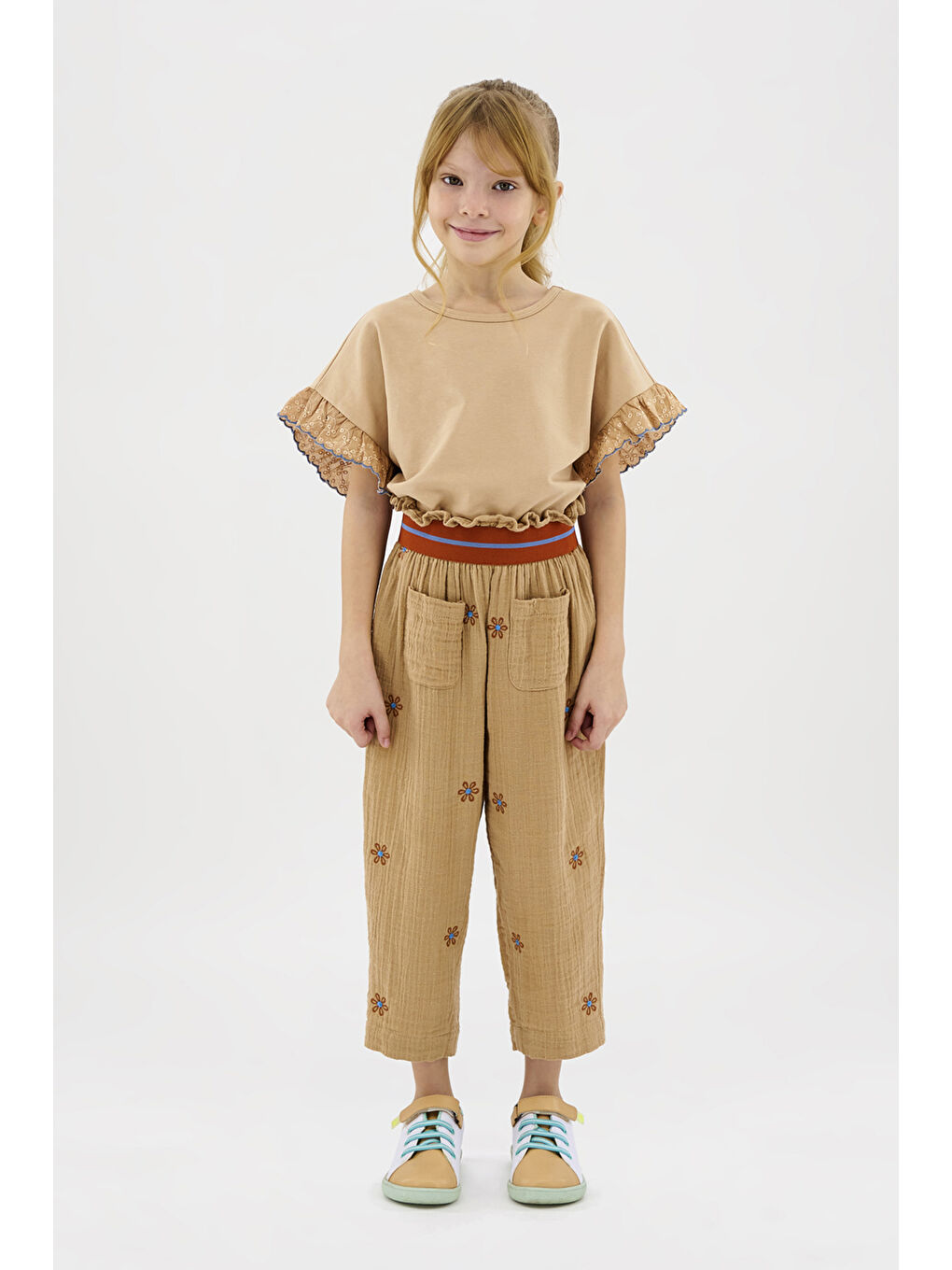 Kız Çocuk Kol Ucu Dantel Detaylı Bej Tişört