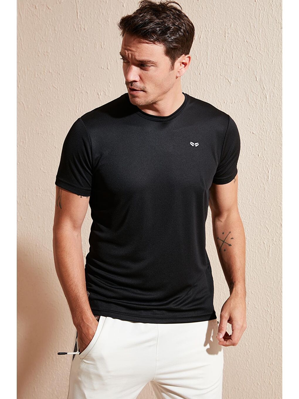 Siyah Bisiklet Yaka Tişört 5657025-2