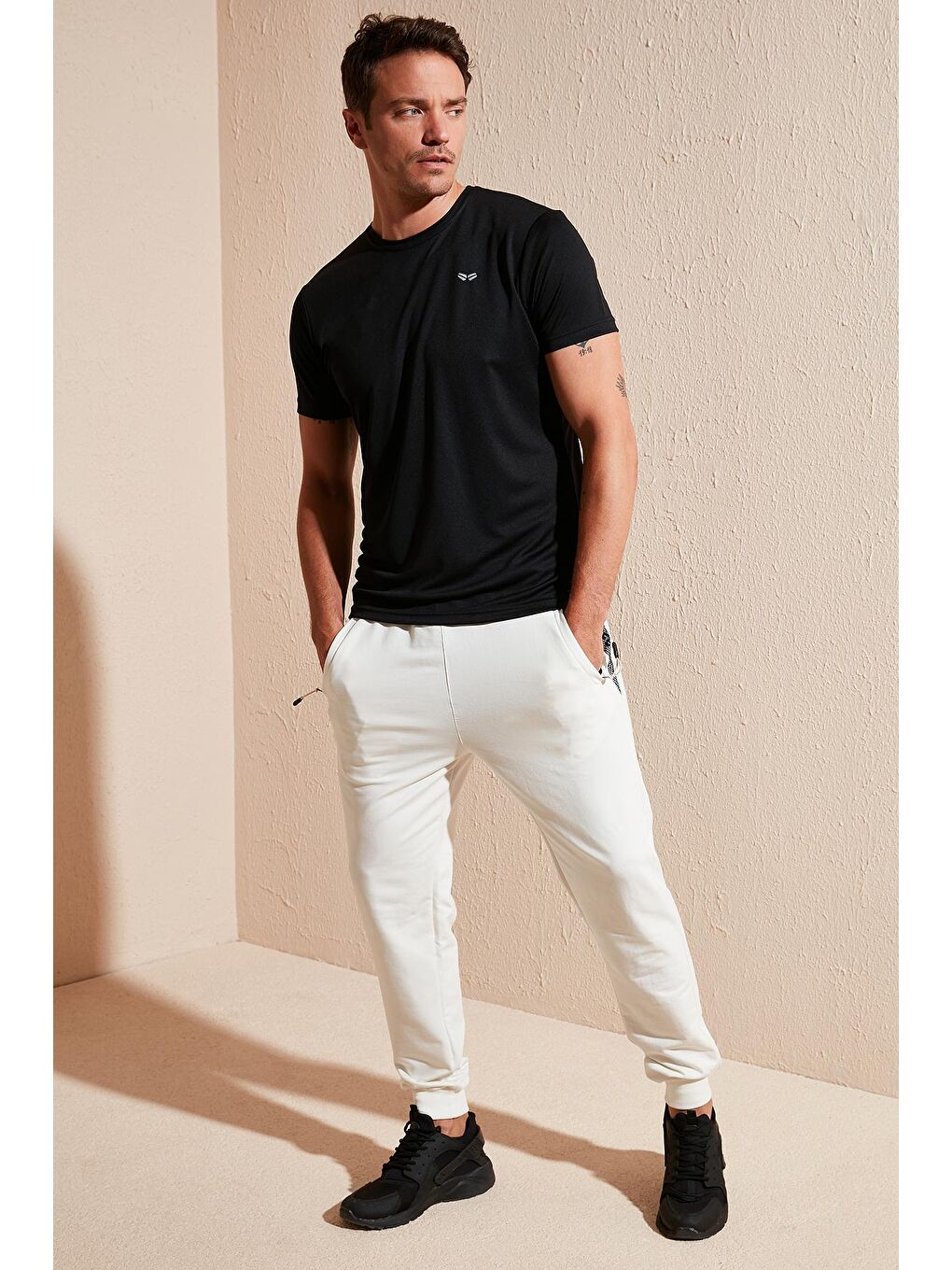 Siyah Bisiklet Yaka Tişört 5657025-3