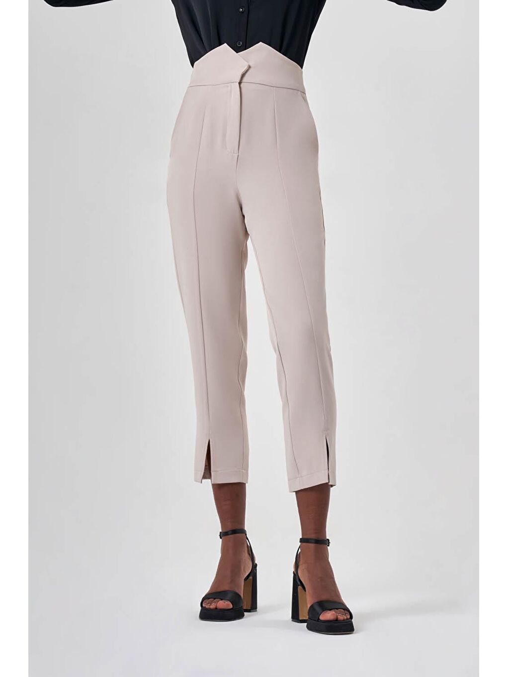 Kemer Detaylı Bej Pantolon-2