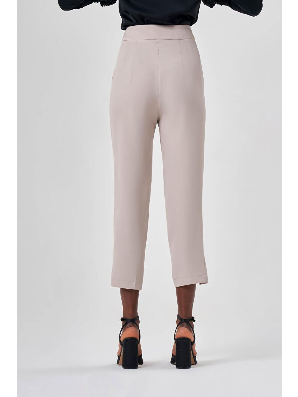 Kemer Detaylı Bej Pantolon-3