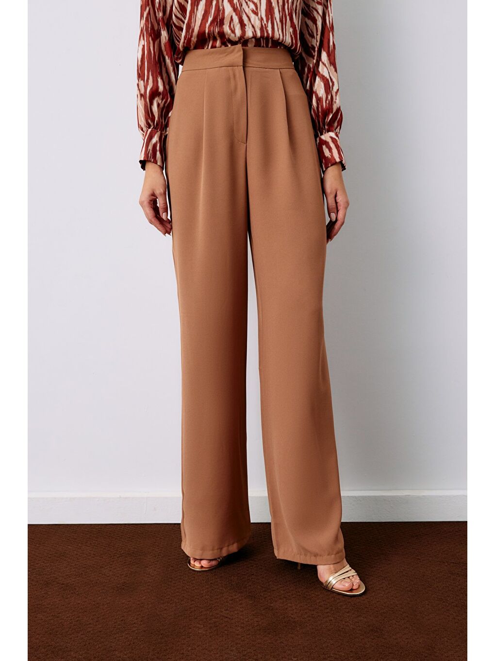 Kahverengi Pileli Krep Pantolon - Camel-4