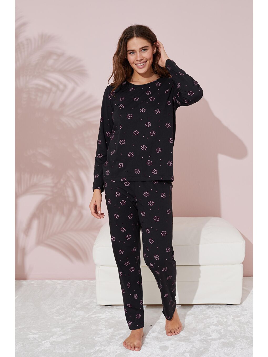 Siyah Pembe Çiçek Desenli Pamuklu Pijama Takımı-1