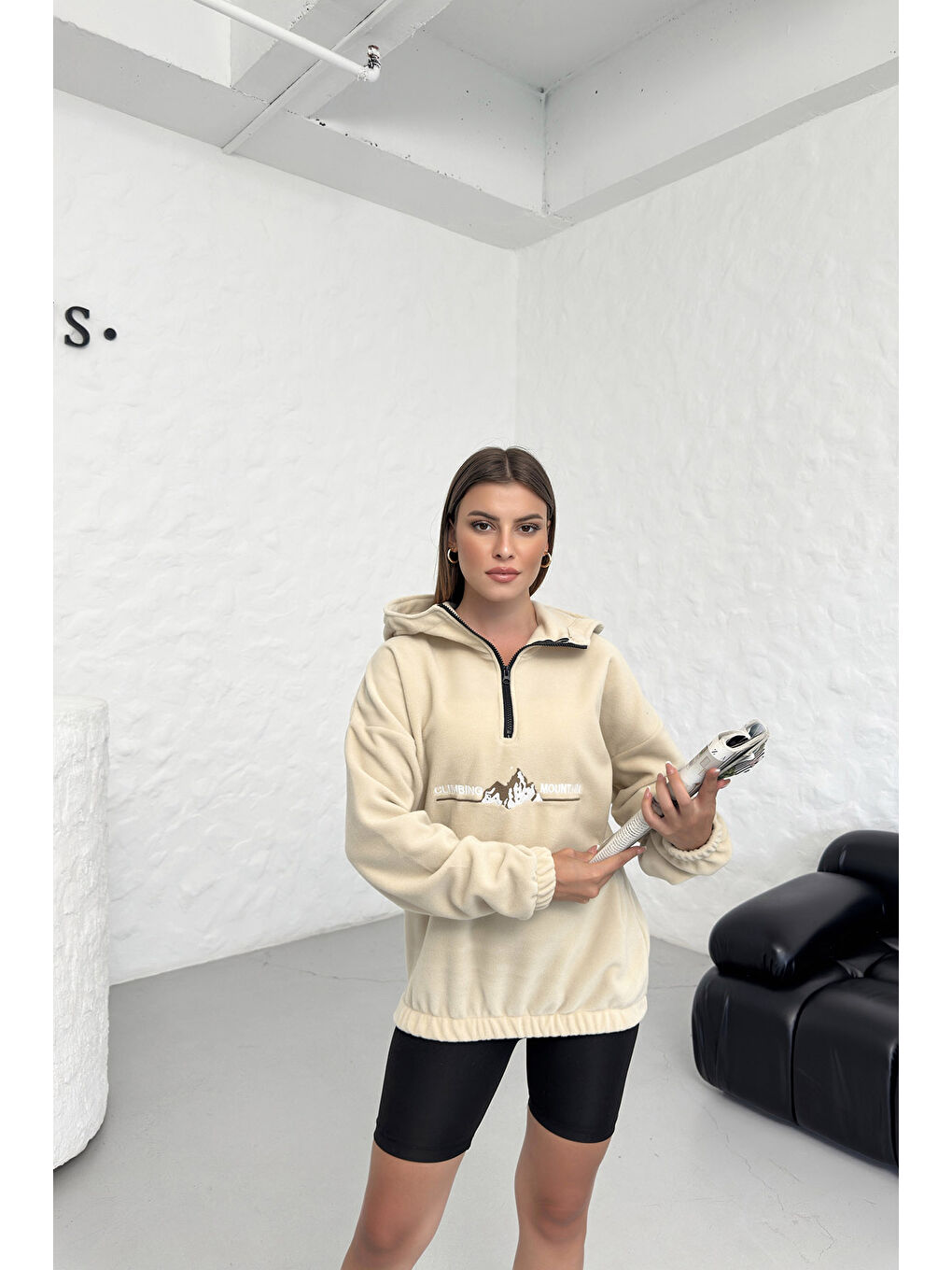 Kadın Bej Climbing Mountain Baskılı Oversize Yarım Fermuarlı Kapüşonlu Polar Sweatshirt-3