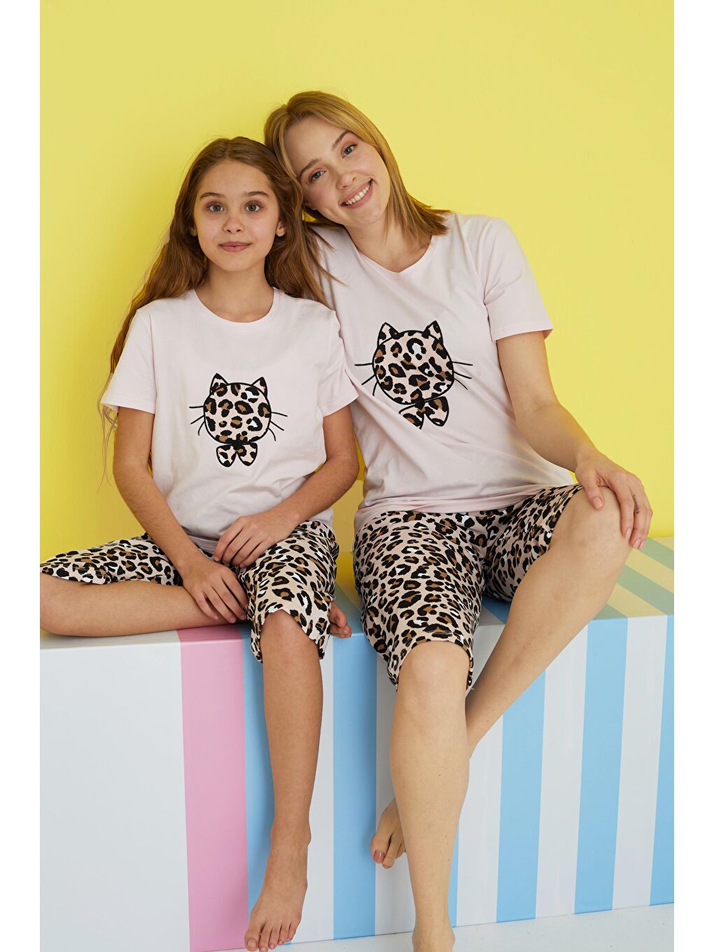 Pembe Leopar Desenli Örme Kapri Pijama Takım