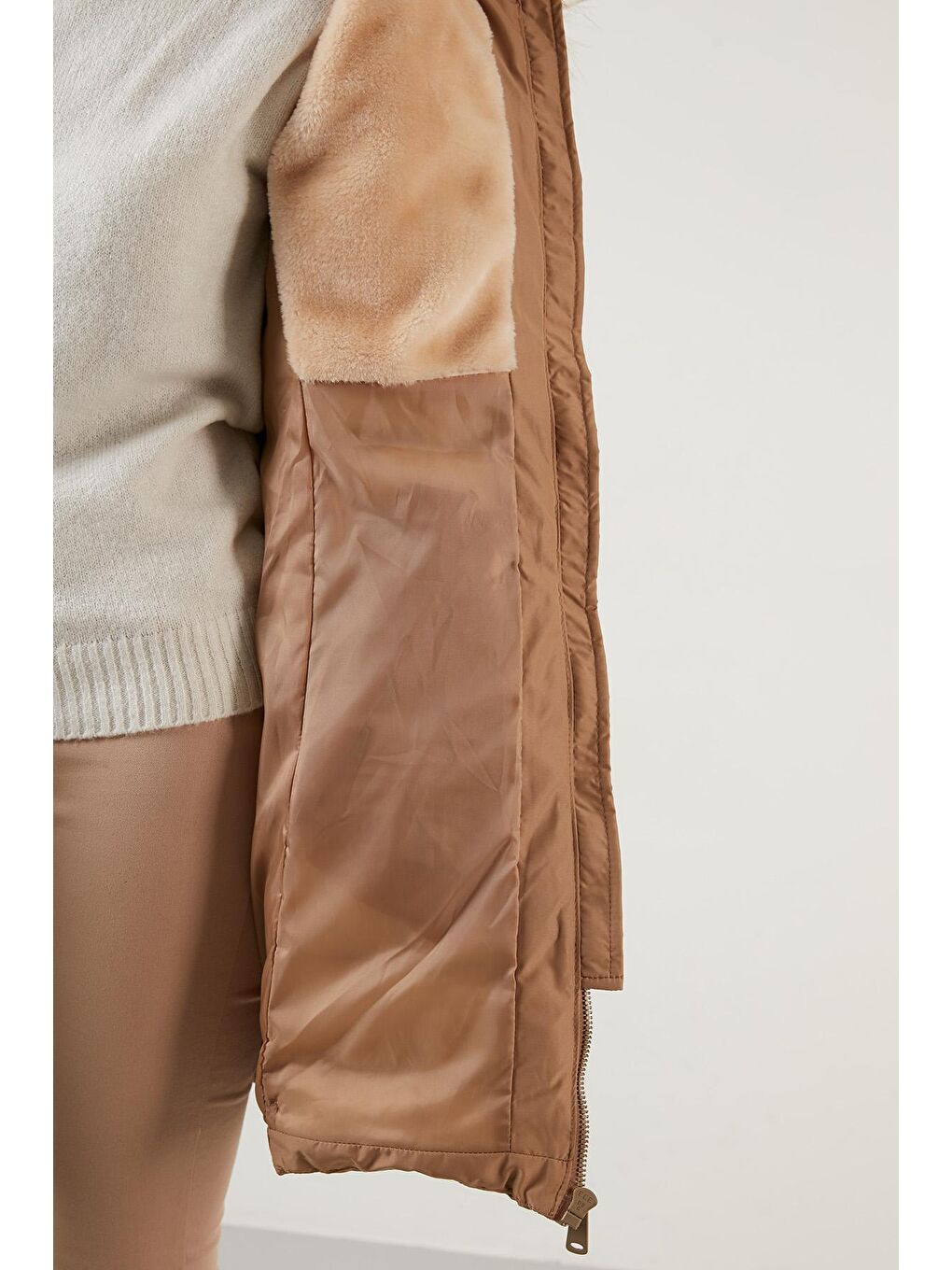 Kahverengi Yakası Tüylü Kapüşonlu Kemerli Şişme Kaban 497SEMIRAMIS-5