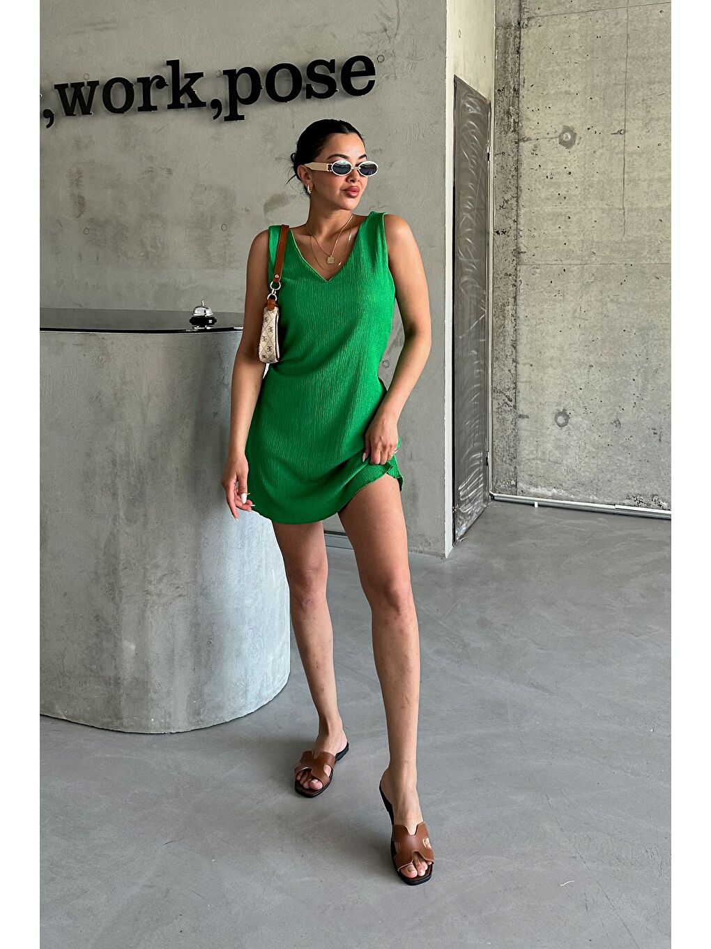 Kadın Yeşil V Yaka Rahat Kalıp Yazlık Elbise-1