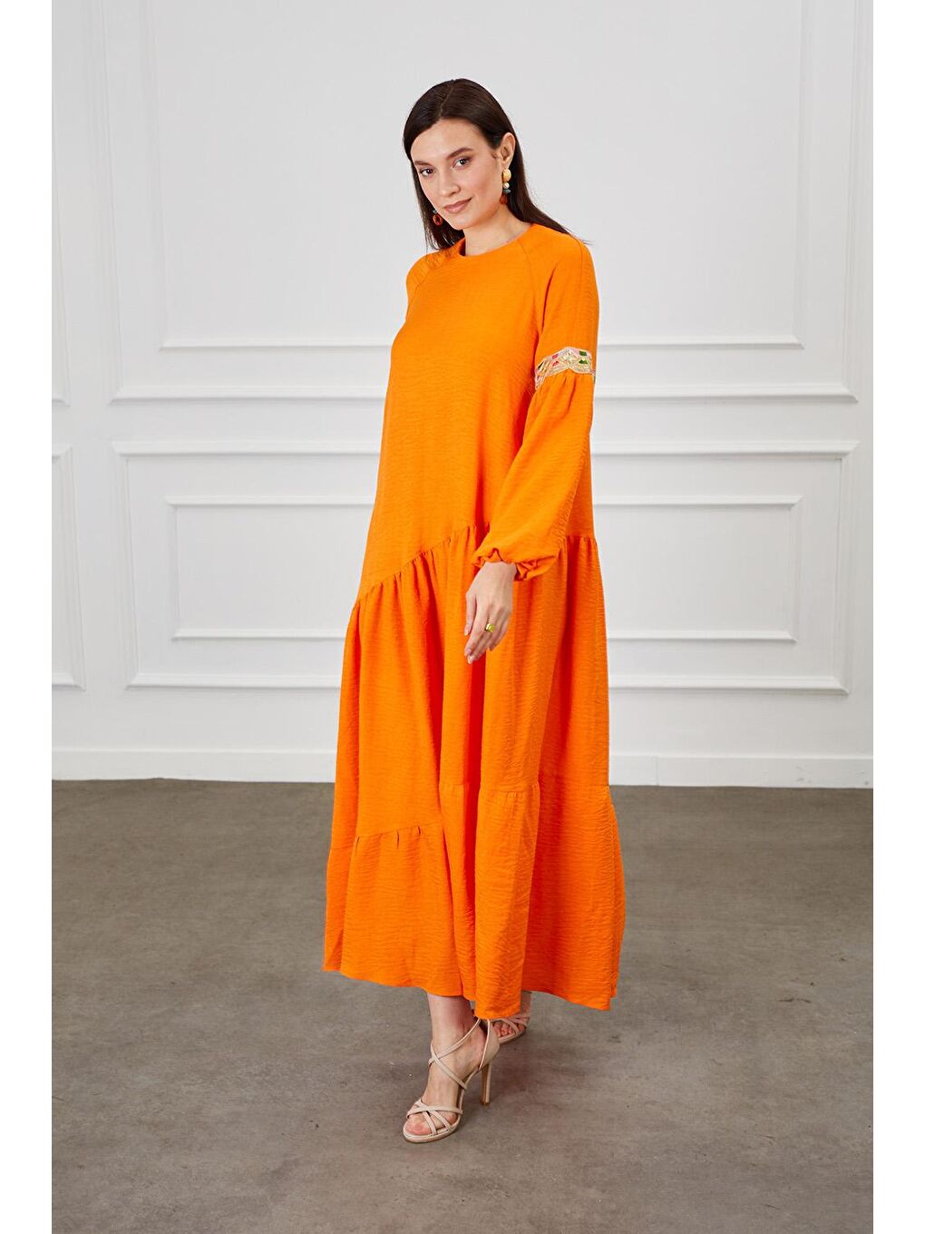 Kol İşlemeli Keten Doku Turuncu Elbise-1