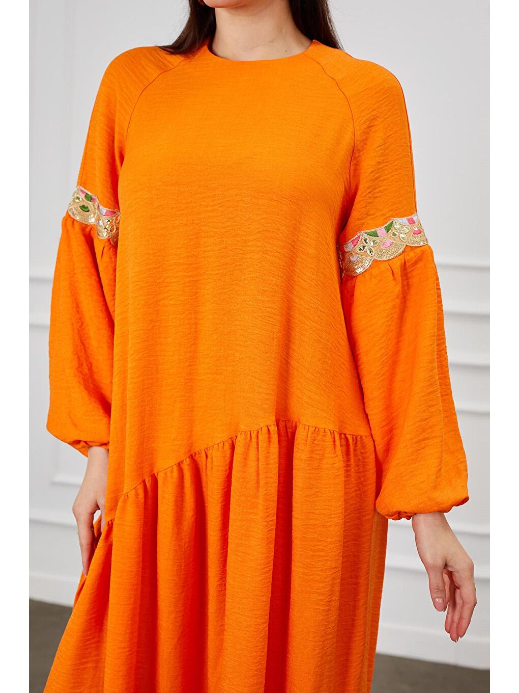 Kol İşlemeli Keten Doku Turuncu Elbise-2