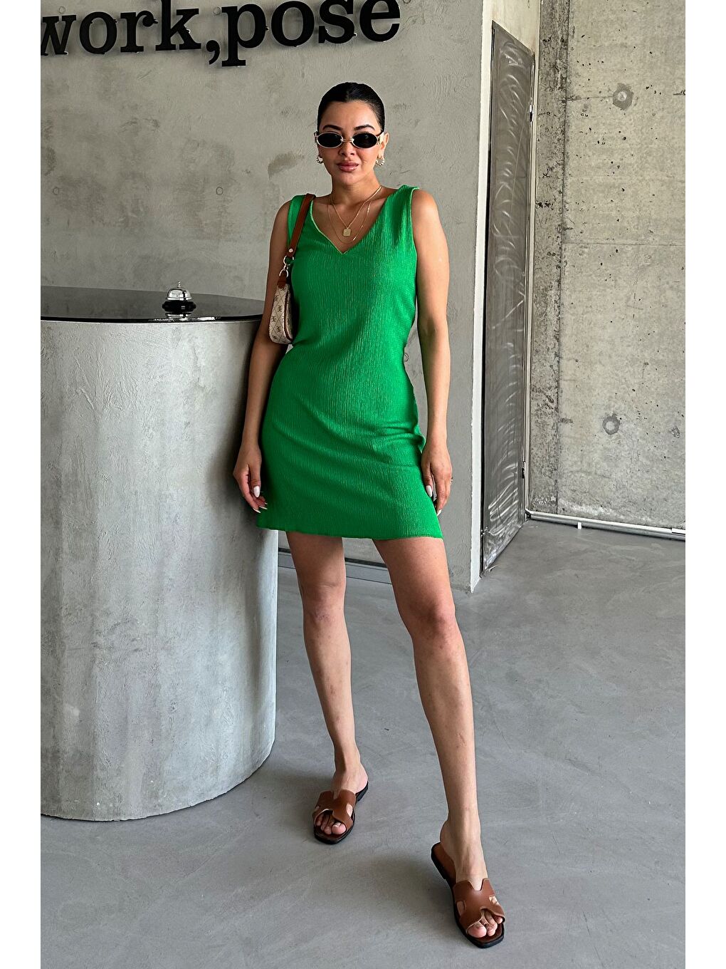 Kadın Yeşil V Yaka Rahat Kalıp Yazlık Elbise-2