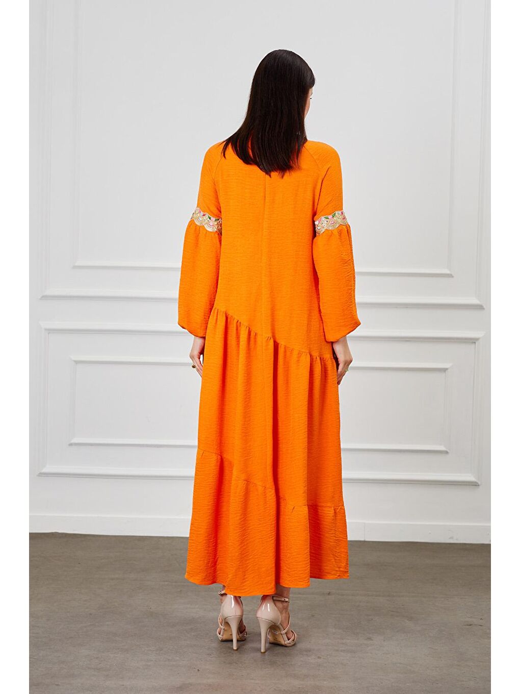 Kol İşlemeli Keten Doku Turuncu Elbise-3