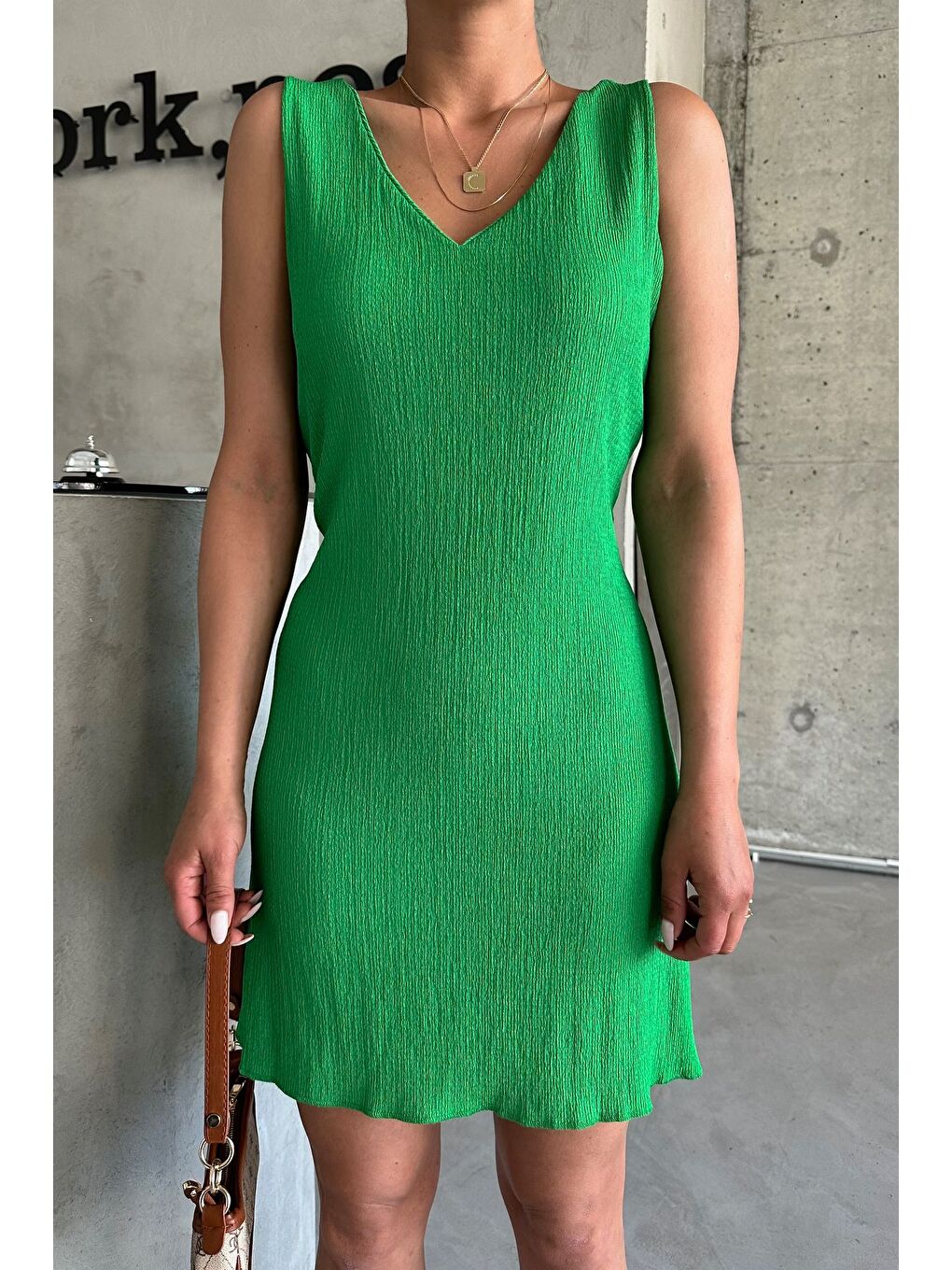Kadın Yeşil V Yaka Rahat Kalıp Yazlık Elbise-3