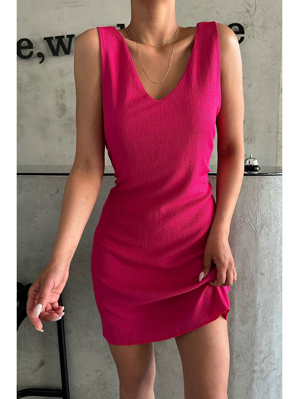 Kadın Pembe V Yaka Rahat Kalıp Yazlık Elbise