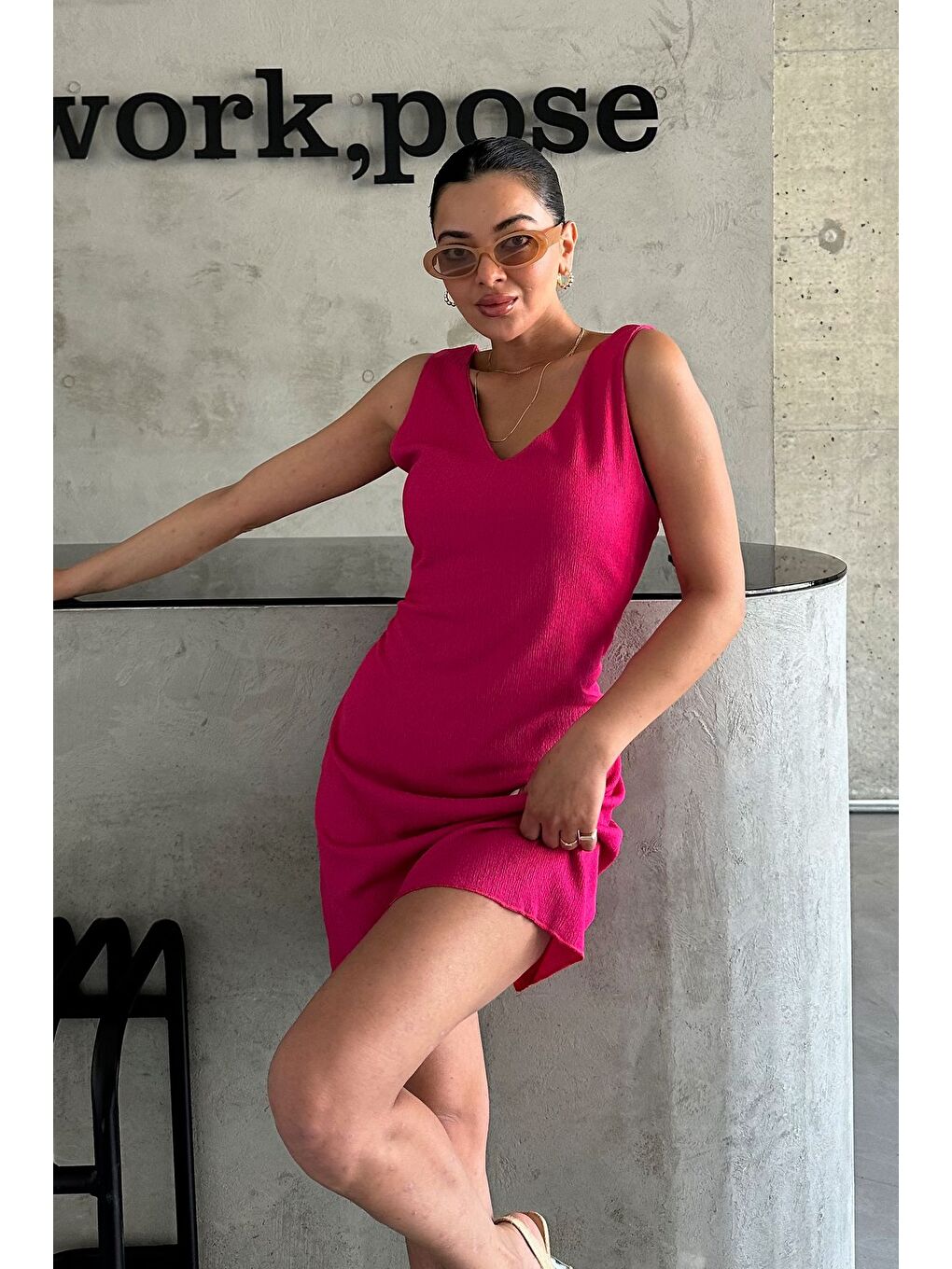 Kadın Pembe V Yaka Rahat Kalıp Yazlık Elbise-3