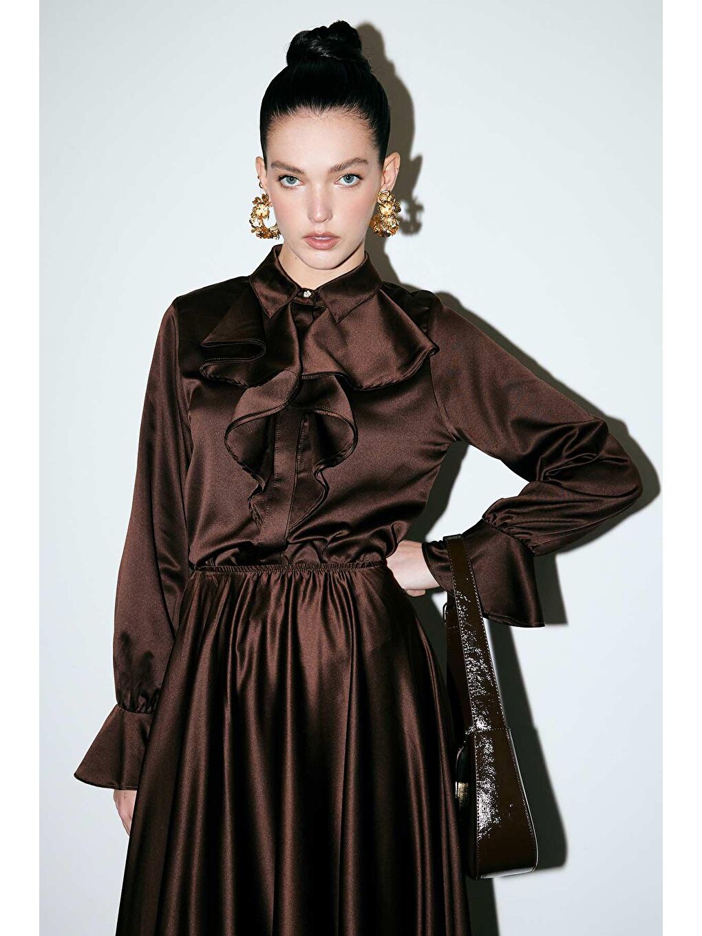 Kahverengi Fırfırlı Saten Gömlek - Kahve-1