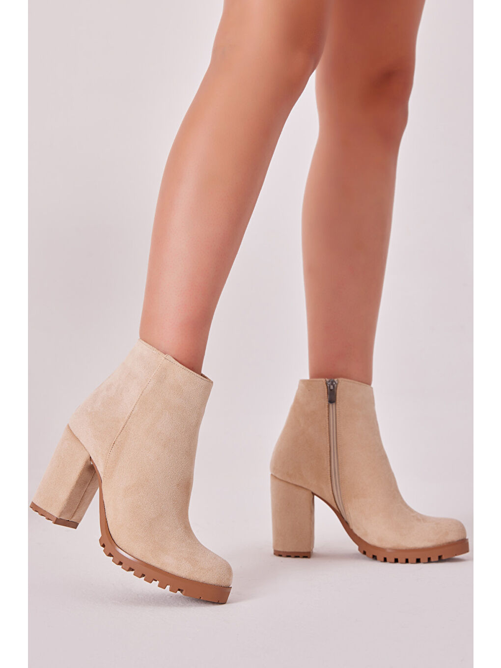Kadın Bej Süet Rahat Kalıp Fermuarlı Topuklu Bot-2