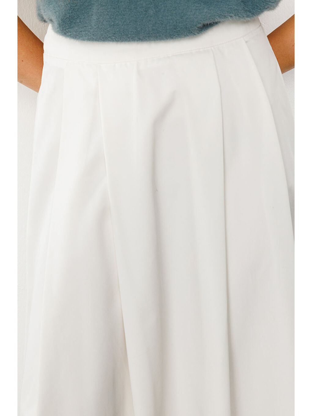 Pileli Beyaz Etek-4