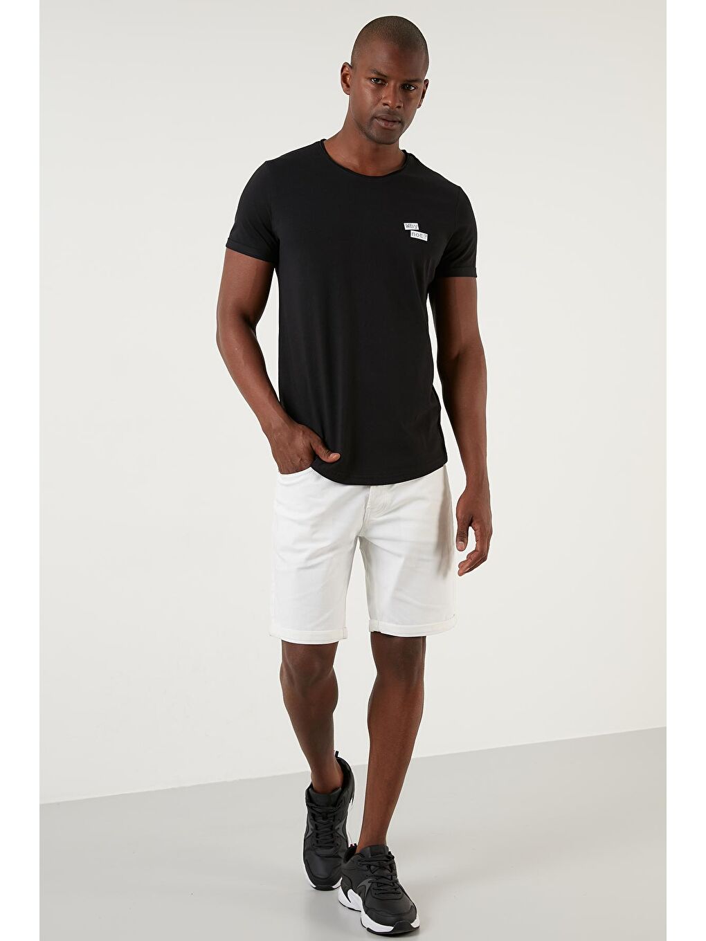 Siyah Regular Fit Bisiklet Yaka %100 Pamuk Tişört 5902312-1